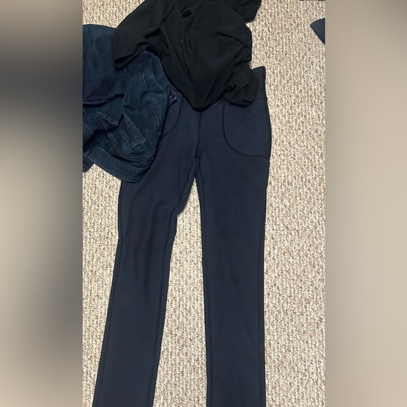 Lululemon Deep Navy  Women's high rise leggings - Picture 7 of 7